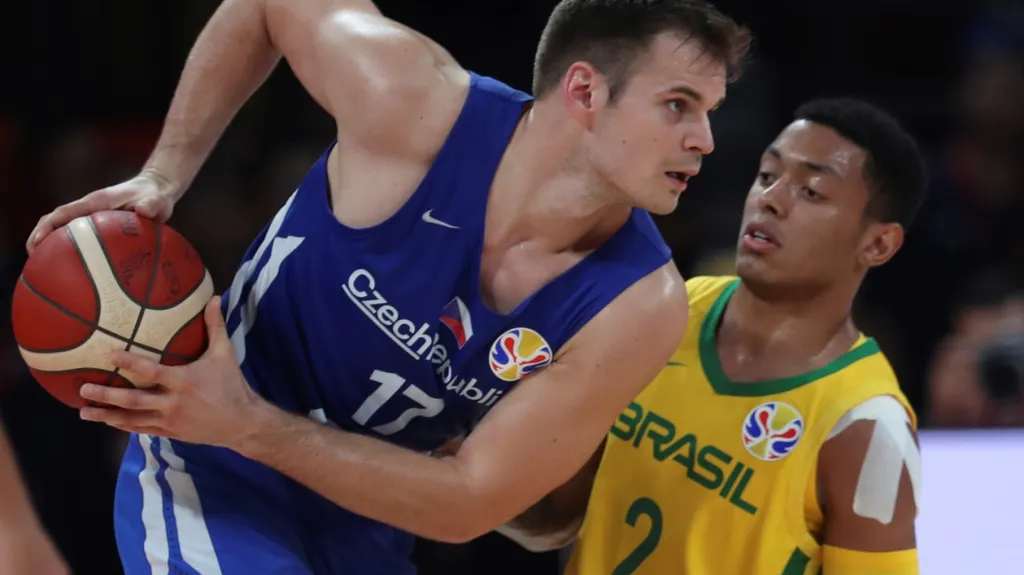 Jaromír Bohačík v duelu s Brazílií