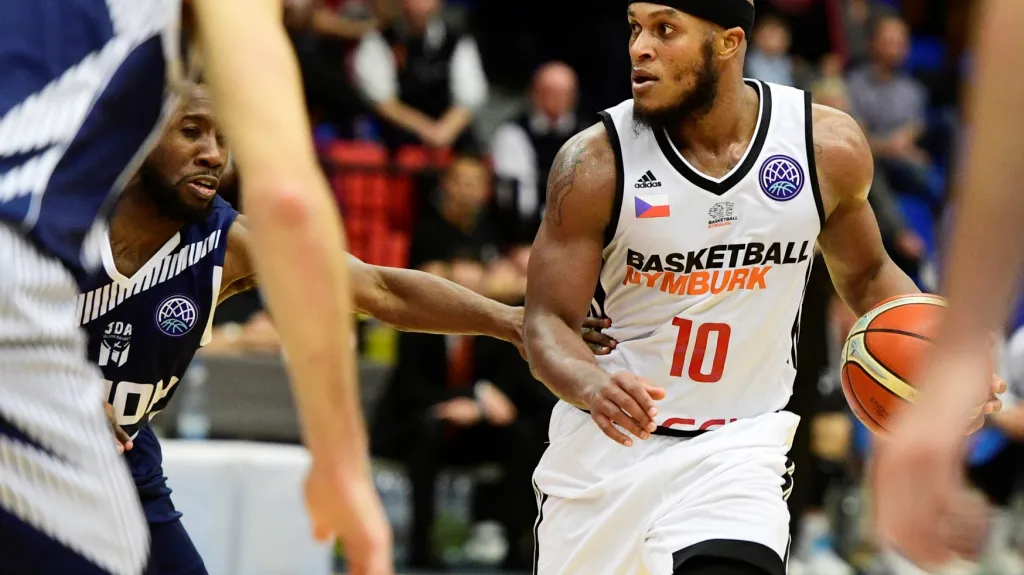 Basketbalista Nymburku Eugene Lawrence