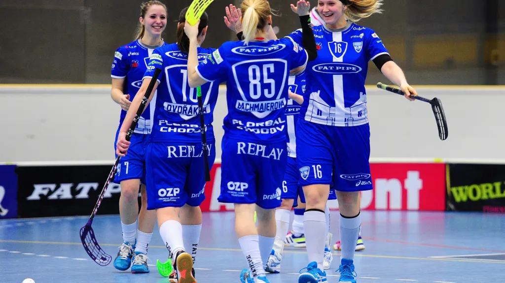 Slavící florbalistky Chodova