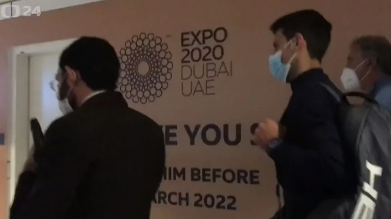 Djokovič může přijít o French Open