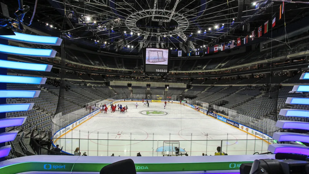 Studio a zázemí ČT v O2 areně před MS v hokeji