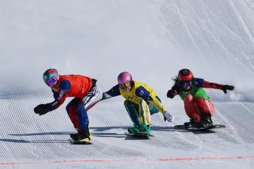 Eva Adamczyková (vlevo)