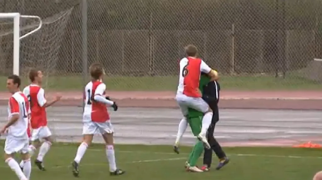 Josef Řehák slaví kuriózní branku