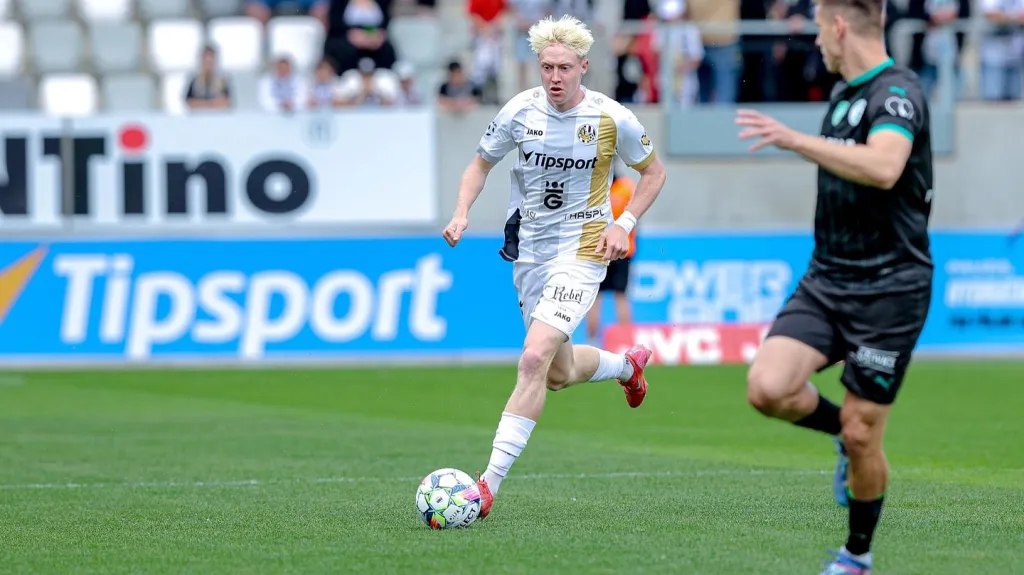 Tom Slončík v dresu Hradce Králové