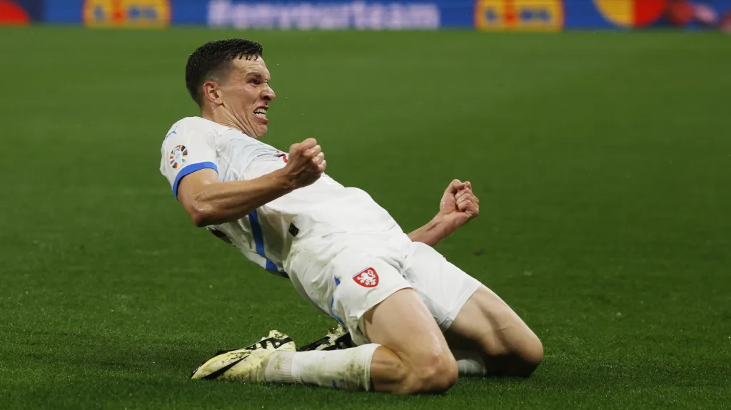 Lukáš Provod slaví úvodní gól proti Portugalsku