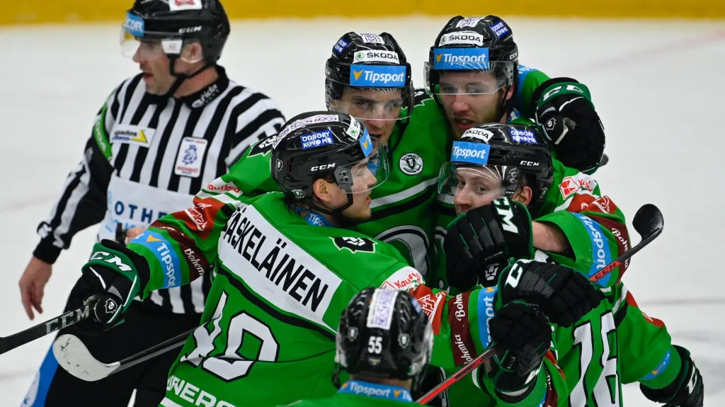 Adam Zbořil v objetí spoluhráčů