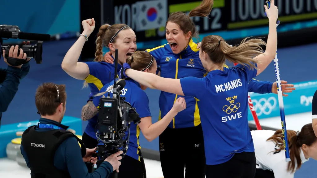 Švédské curlerky se radují z vítězství na olympijských hrách