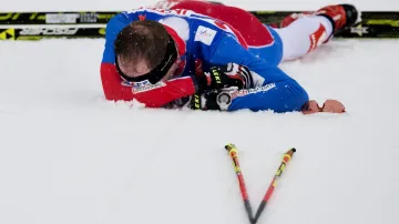 Lukáš Bauer ve šťastném vyčerpání po konci závodu