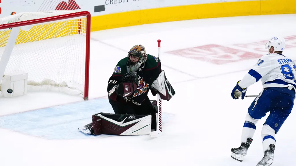 Skórující Steven Stamkos proti Karlu Vejmelkovi