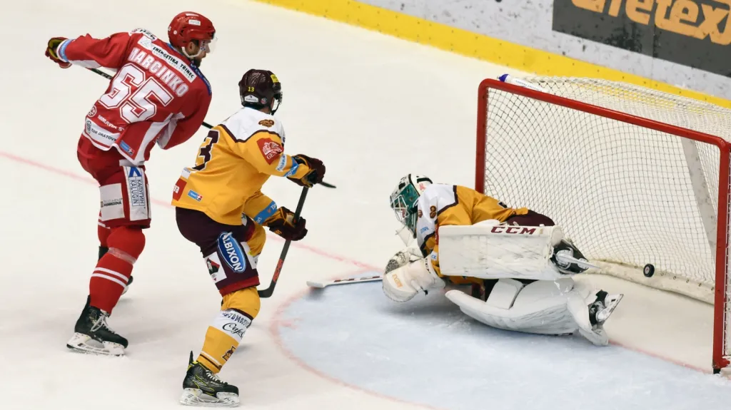 Tomáš Marcinko skóruje proti Jihlavě