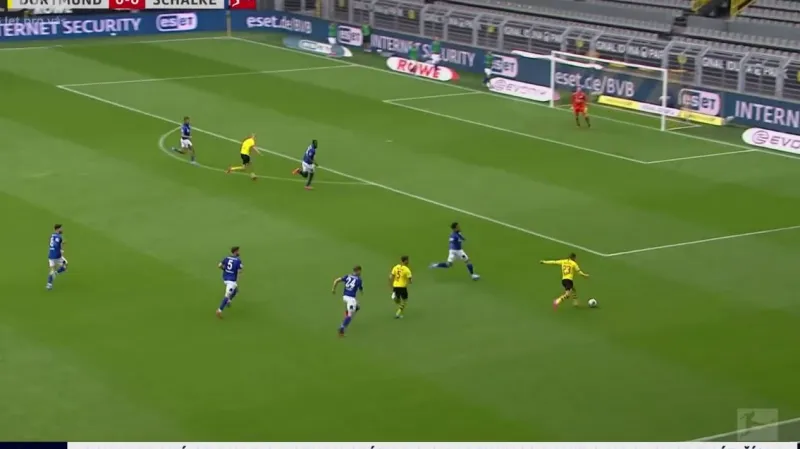 Bundesliga je bez diváků zpět, Dortmund deklasoval Schalke 4:0