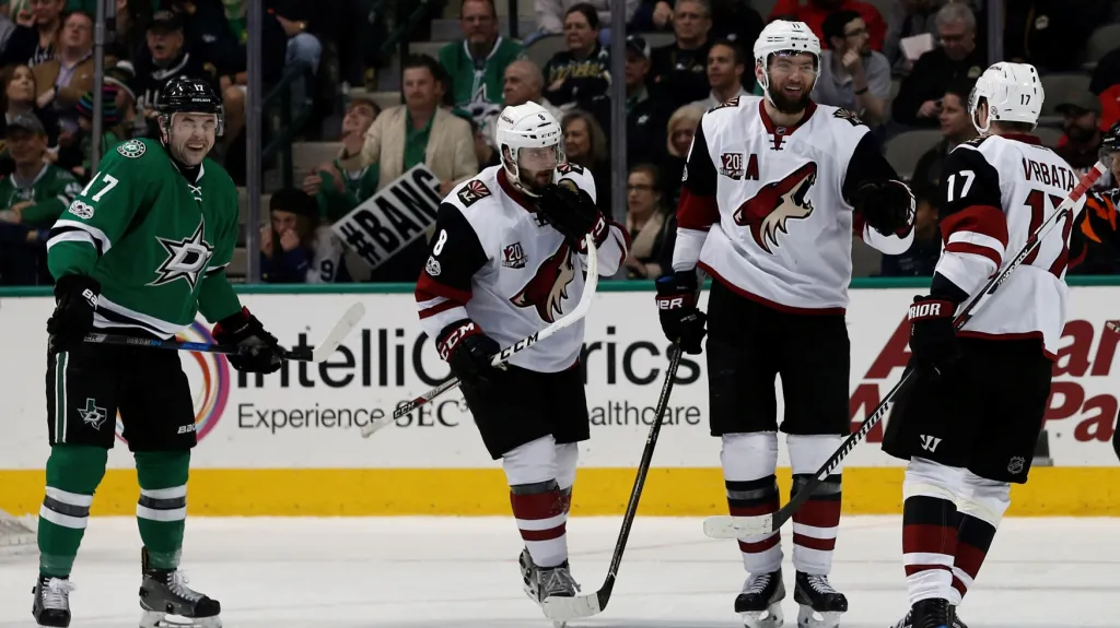 Radim Vrbata (vpravo) se raduje z branky s Martinem Hanzalem