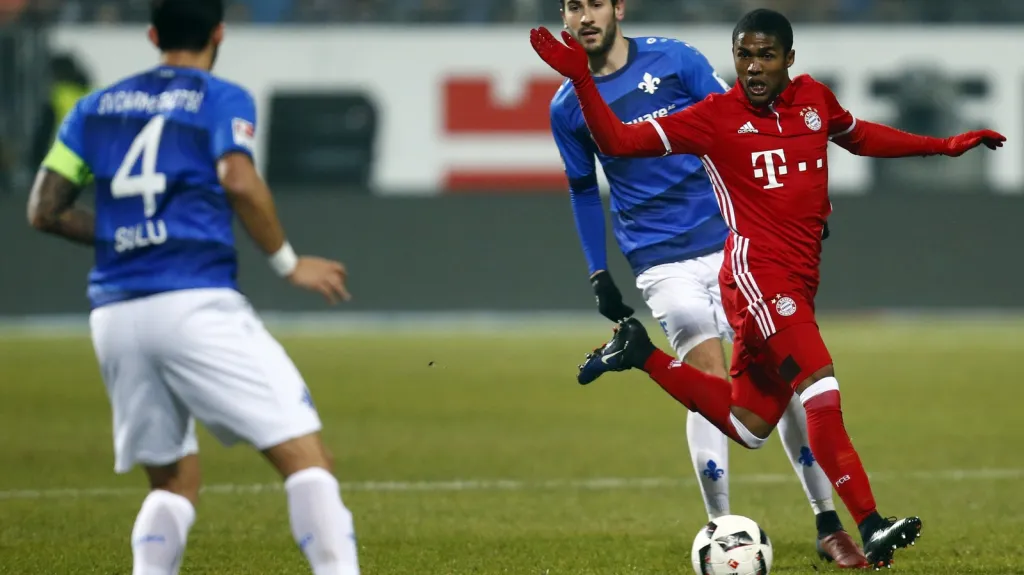 Douglas Costa v utkání s Darmstadtem