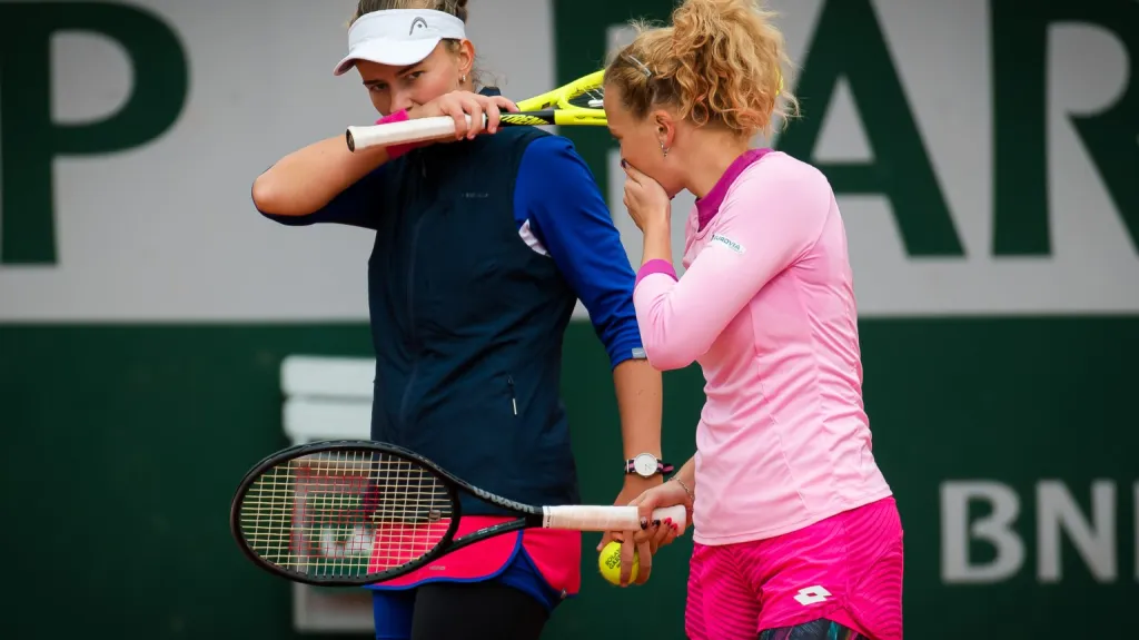 Barbora Krejčíková (vlevo) a Kateřina Siniaková
