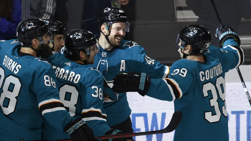 Tomáš Hertl ze San Jose slaví gól