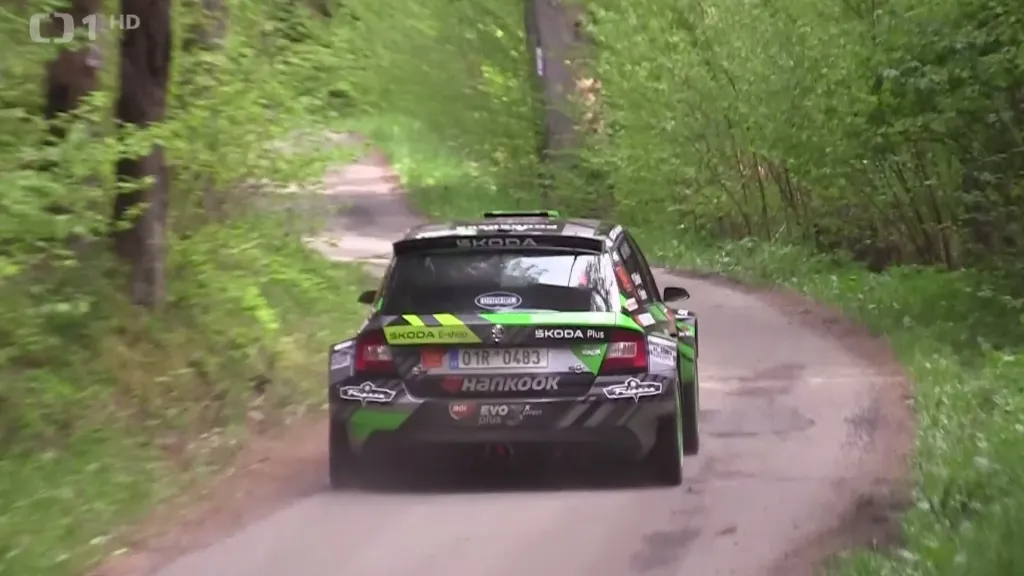 V českokrumlovské rallye po půlce první etapy vede Pech