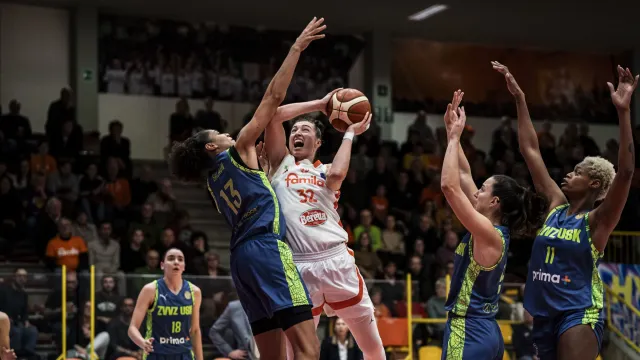 Sestřih utkání Famila Schio – ZVVZ USK Praha