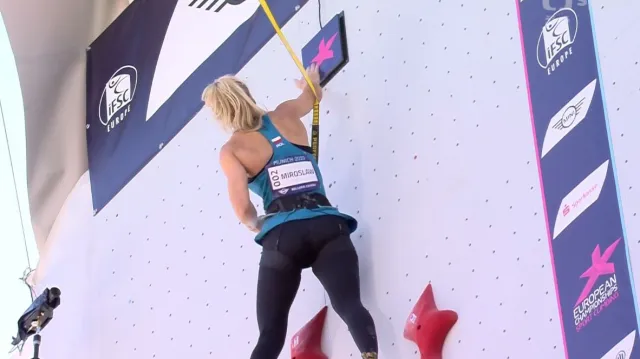 Finálové souboje žen a mužů na ME v lezení na rychlost