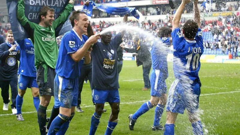 Hráči Chelsea slaví titul v roce 2005