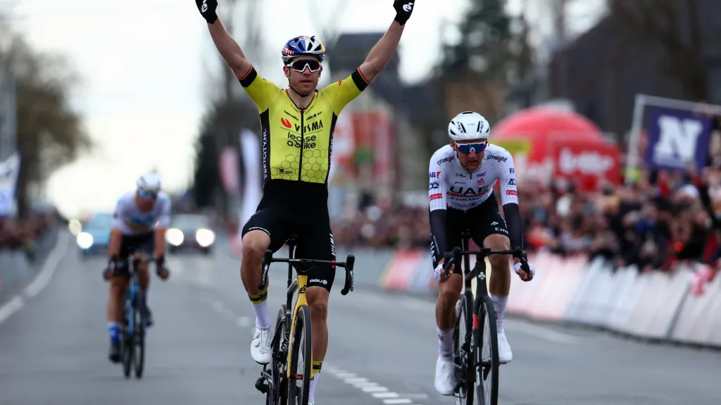 Wout van Aert vítězí na Kuurne–Brusel–Kuurne