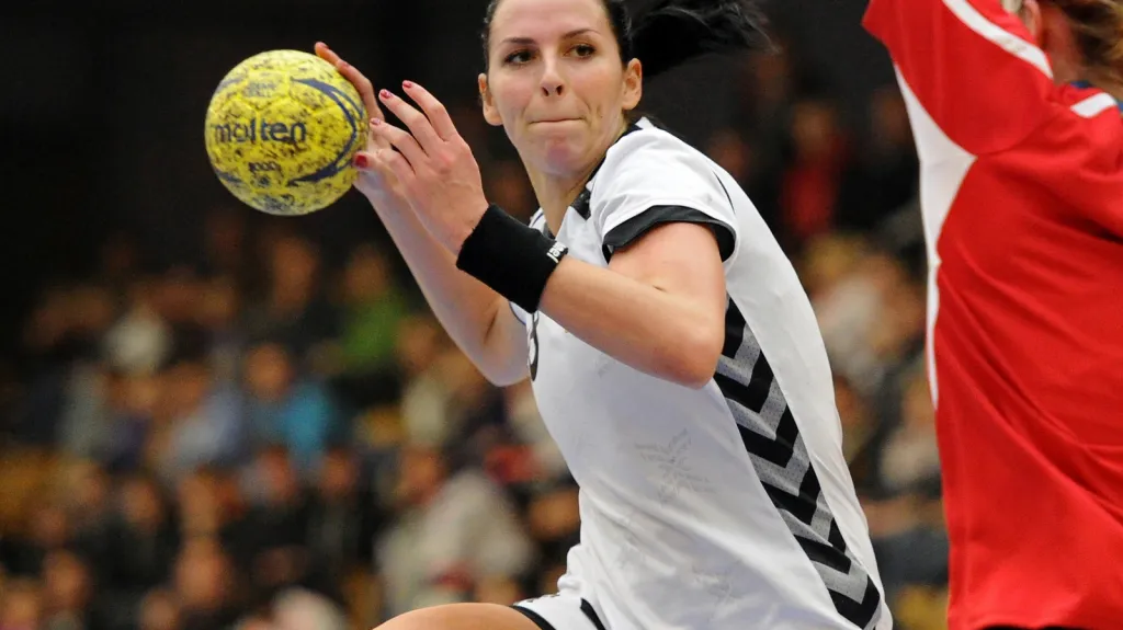 Iveta Luzumová v utkání s Rakouskem