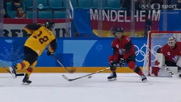 Gól v utkání Kanada - Německo: Macek - 0:1 (15.min.)