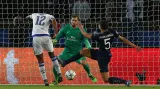 Gól v utkání Paris St. Germain - Chelsea: Mikel - 1:1 (45+1. min.)