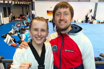 Taekwondistka Dominika Hronová s trenérem Viktorem Jankovským