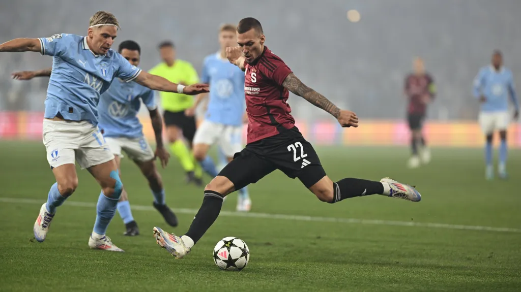 Sparťan Lukáš Haraslín v utkání v Malmö