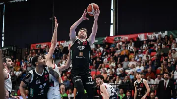 Závěr utkání NBL Brno – Nymburk a ohlasy