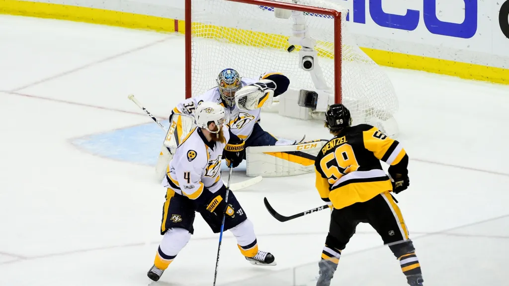 Jake Guentzel z Pittsburghu rozhoduje první finále proti Nashvillu