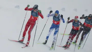 Závěr štafety mužů v severské kombinaci