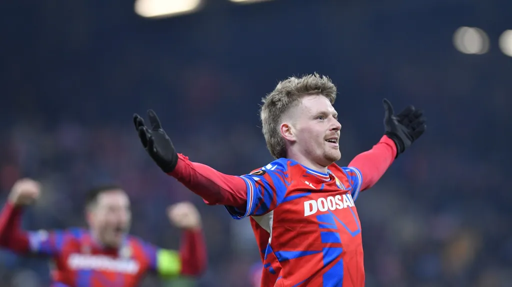 Pavel Šulc slaví branku do sítě Ferencvárose