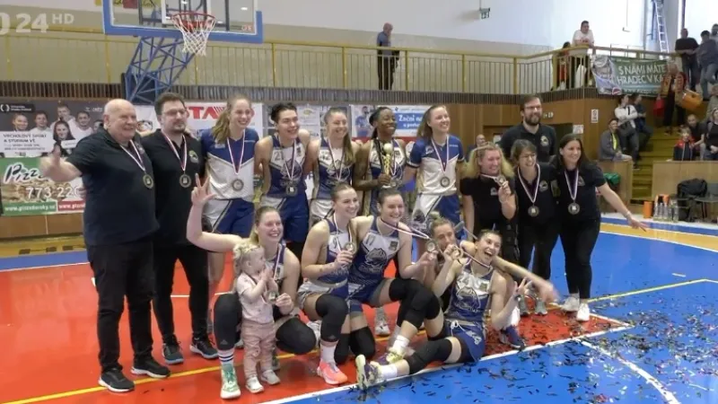 Basketbalistky Chomutova slaví v lize historický bronz