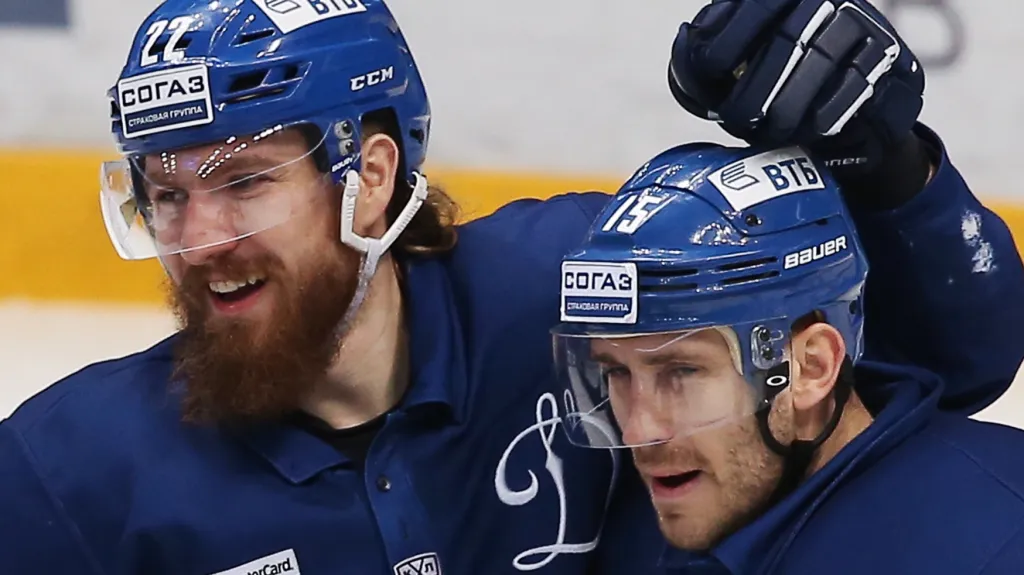 Lukáš Kašpar (vlevo) v dresu Dynama Moskva