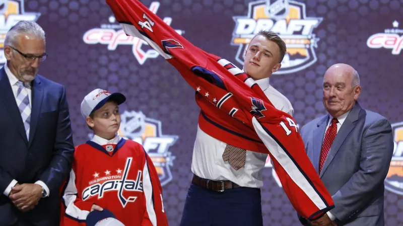 Jakub Vrána při draftu NHL v dresu Washingtonu Capitals