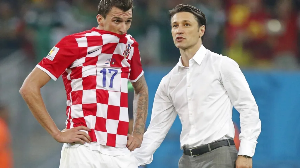Trenér Chorvatska Niko Kovač (vpravo) společně s útočníkem Mariem Mandžukičem