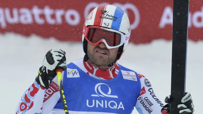 David Poisson se raduje z bronzu ve sjezdu