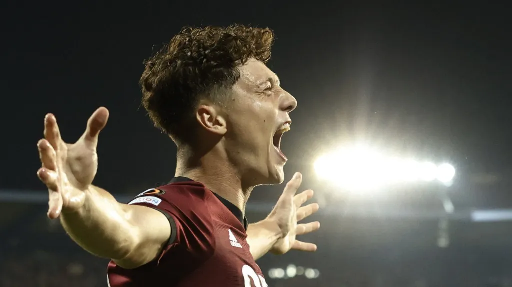 Sparťan Ladislav Krejčí mladší se raduje z gólu v Evropské lize