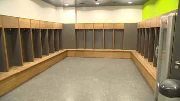 Šatny uvnitř Městského stadionu ve Vratislavi