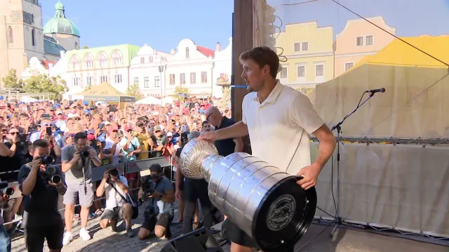 Vaněček ukázal Stanley Cup v Havlíčkově Brodě