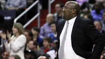 Trenér LA Lakers Mike Brown
