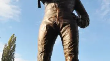 Bronzová socha Josefa Váni