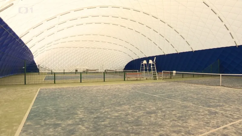 Sportoviště se otevřou až v červnu, MŠMT nemá na kompenzace klubům finance