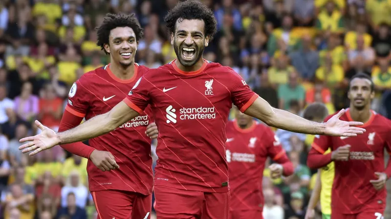 Mohamed Salah z Liverpoolu oslavuje gól v Premier League