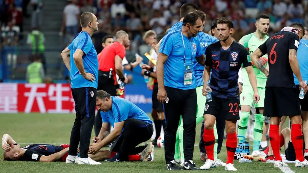 Chorvatští fotbalisté před prodloužením v zápase s Dánskem