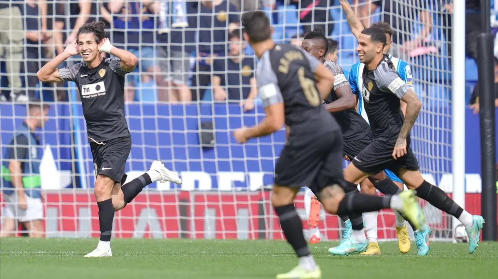 Pere Milla z Elche se raduje z gólu v La Lize