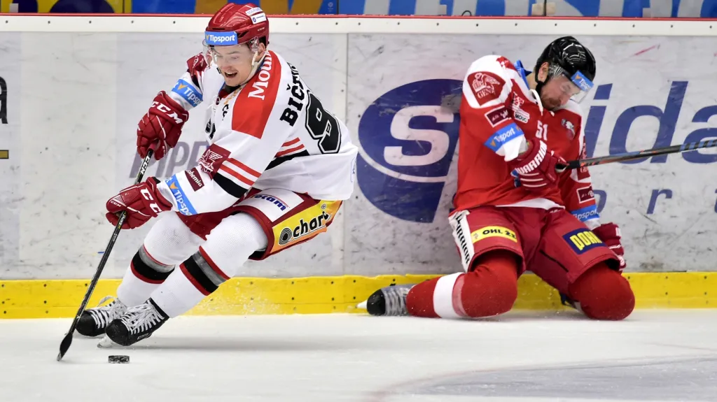 Hradecký Maris Bičevskis atakoval Jana Švrčka z Olomouce