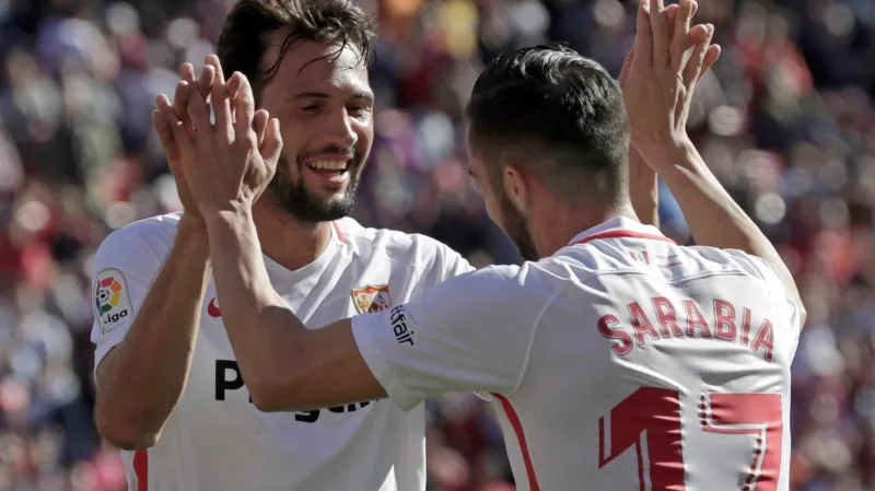 Franco Vazquez a Pablo Sarabia ze Sevilly