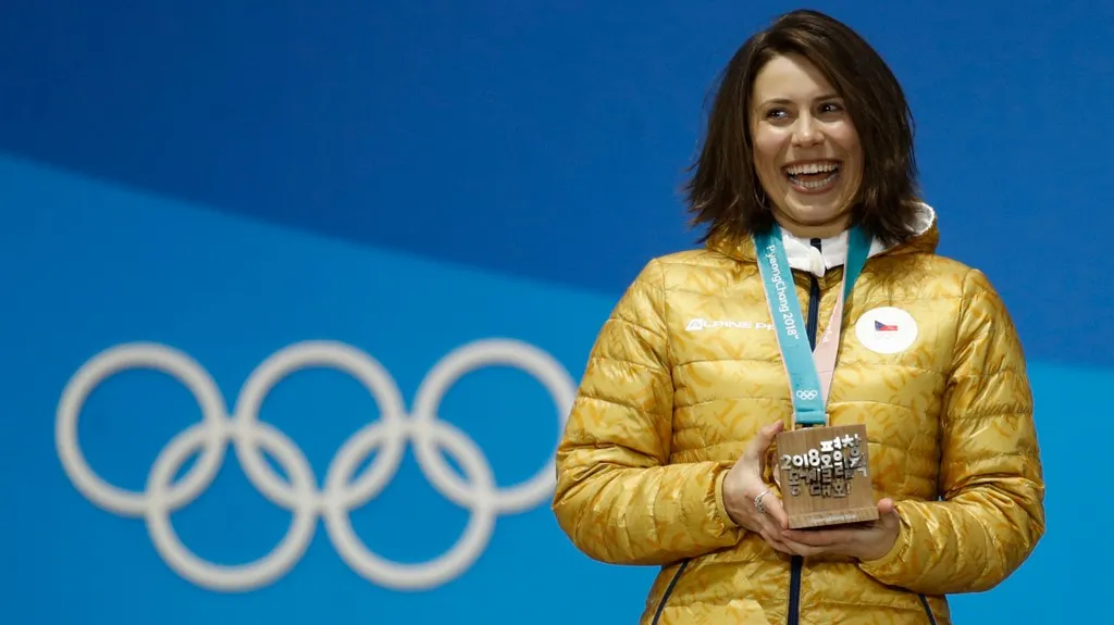 Eva Samková na medailovém ceremoniálu